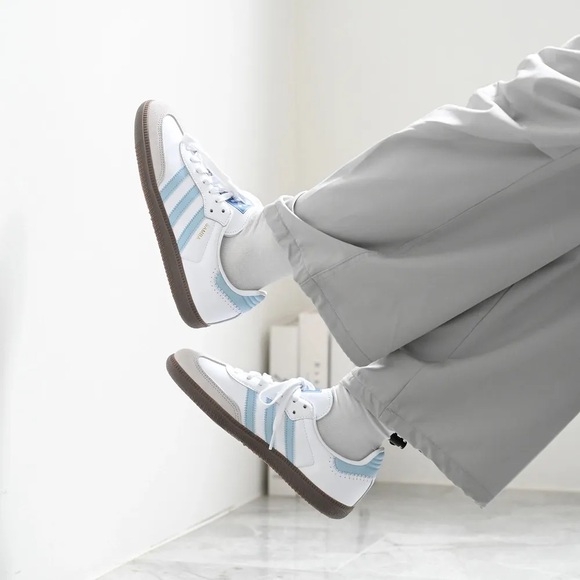 adidas Originals Samba Men's White and Blue Sneakers - Picture 2 of 7
